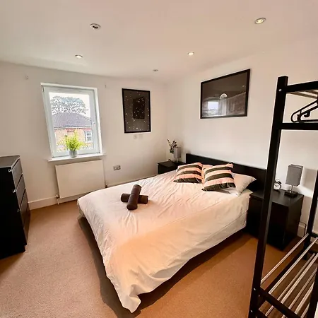 Large, Family Friendly 3-Bed Flat In Wood Green Londres Exterior foto