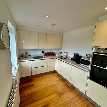 Large, Family Friendly 3-Bed Flat In Wood Green Londres Exterior foto
