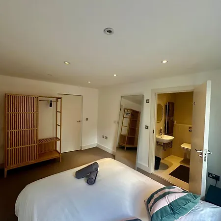 Large, Family Friendly 3-Bed Flat In Wood Green Londres Exterior foto