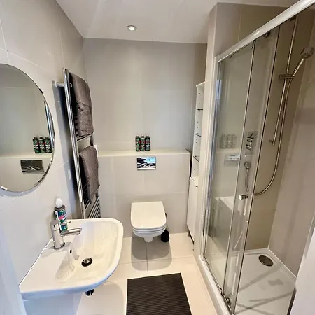 Large, Family Friendly 3-Bed Flat In Wood Green Londres Exterior foto