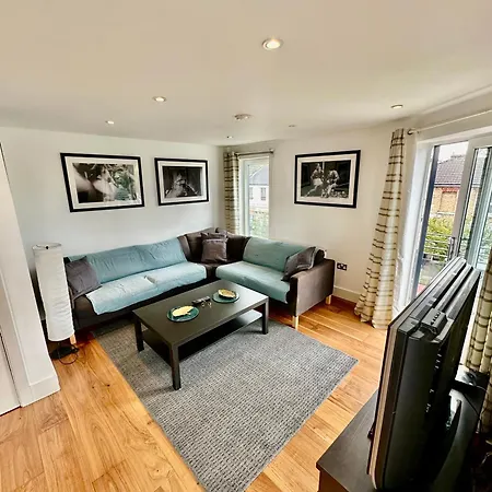 Large, Family Friendly 3-Bed Flat In Wood Green Londres Exterior foto