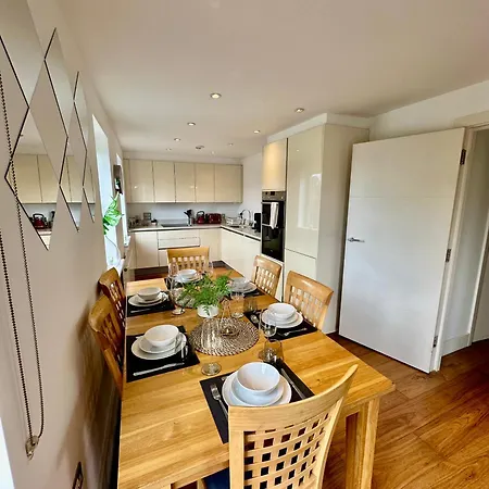Large, Family Friendly 3-Bed Flat In Wood Green Londres Exterior foto