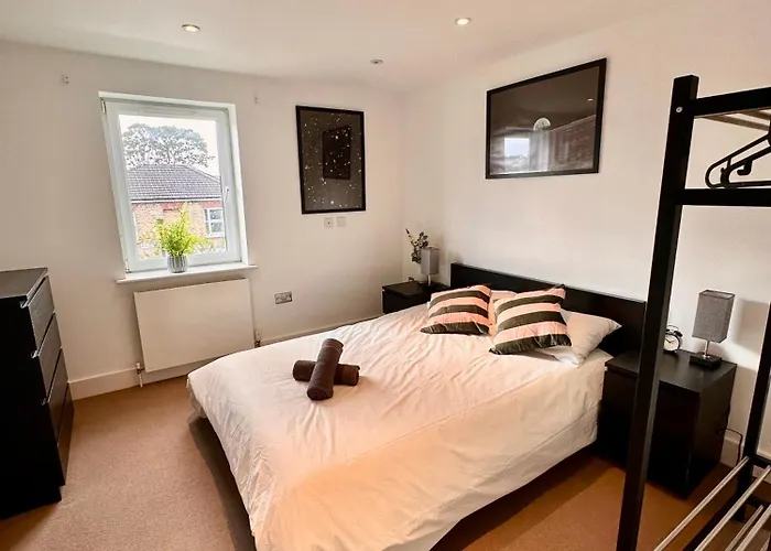 Large, Family Friendly 3-Bed Flat In Wood Green