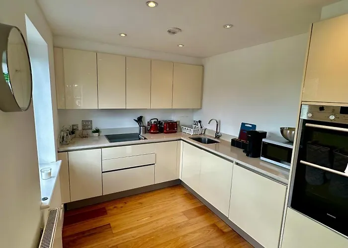 Large, Family Friendly 3-Bed Flat In Wood Green