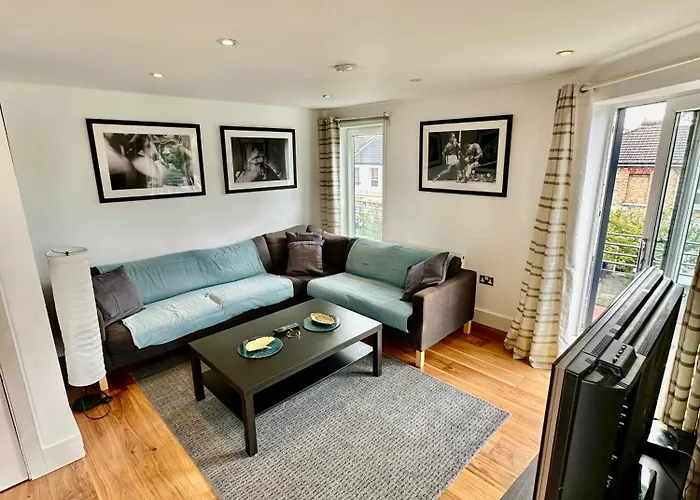 Large, Family Friendly 3-Bed Flat In Wood Green